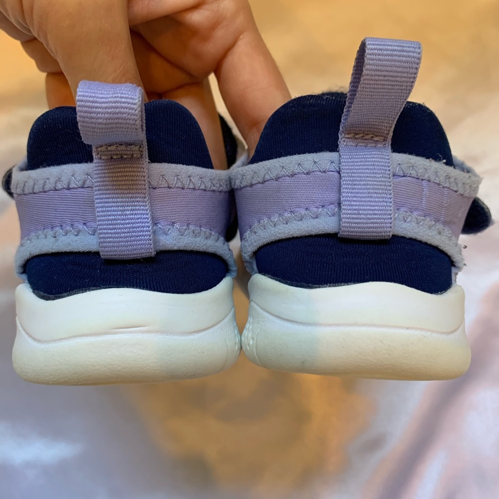 Nike Free Run Toddler Size 9C Velcro Style Sneaker - Picture 7 of 8
